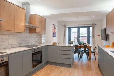 8 bed house, Bouverie Street, Near university, Chester, CH14HF - Image 1