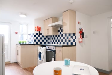 1 bed flat, Brook Lane, Near university, Chester, CH22AP - Image 2