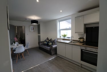 4 bed flat, Mildmay Street, Greenbank, Plymouth, PL48NE - Image 1