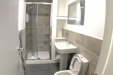 2 bed flat, Cheltenham Place, Mutley, Plymouth, PL47DZ - Image 4