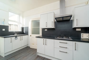 8 bed house, Lipson Road, Lipson, Plymouth, PL48PL - Image 3