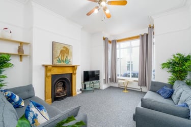 1 bed flat, Allendale Road, Mutley, Plymouth, PL46JA - Image 1