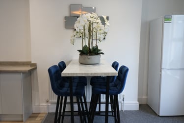 3 bed flat, Prospect Street, Greenbank, Plymouth, PL48NY - Image 2