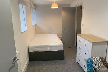 1 bed flat, Ermington Terrace, Mutley, Plymouth, PL46QG - Image 5