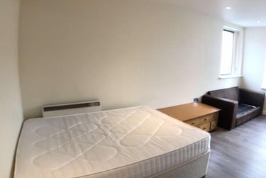 1 bed studio, Constantine Street, City Centre, Plymouth, PL48AF - Image 3