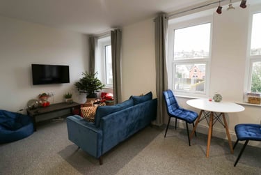 3 bed flat, Ermington Terrace, Mutley, Plymouth, PL46QG - Image 2