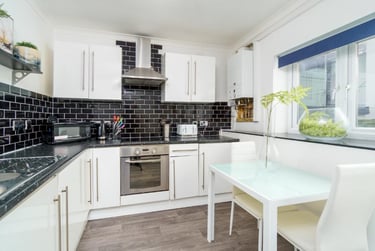 1 bed flat, Allendale Road, Mutley, Plymouth, PL46JA - Image 2