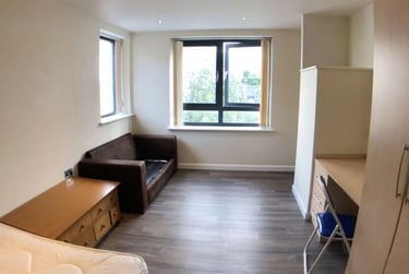 1 bed studio, Constantine Street, City Centre, Plymouth, PL48AF - Image 2