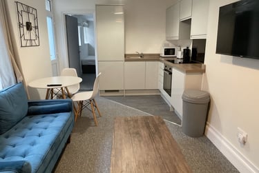 1 bed flat, Ermington Terrace, Mutley, Plymouth, PL46QG - Image 2