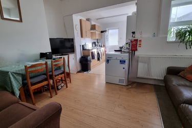 3 bed house, Beaumont Avenue, St Judes, Plymouth, PL48DX - Image 3