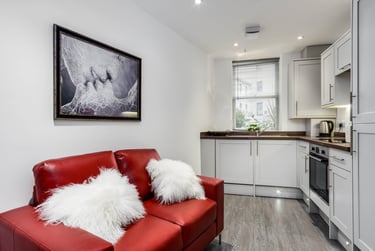 2 bed flat, Whimple Street, City Centre, Plymouth, PL12DH - Image 1