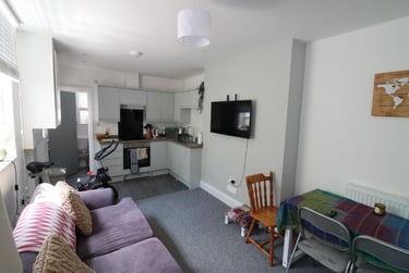 2 bed flat, Mildmay Street, Greenbank, Plymouth, PL48NE - Image 2