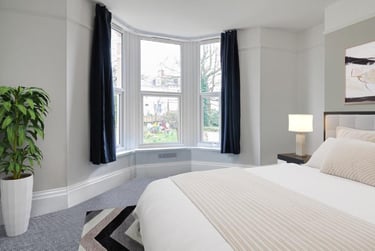 2 bed flat, Alexandra Road, Mutley, Plymouth, PL47EE - Image 1