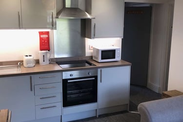 2 bed flat, Cheltenham Place, Mutley, Plymouth, PL47DZ - Image 2