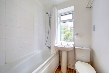 4 bed house, The Bittoms, City Centre, Kingston, KT12AR - Image 1