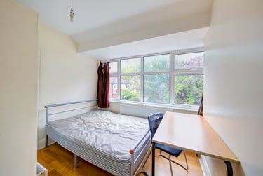 4 bed house, The Bittoms, City Centre, Kingston, KT12AR - Image 2