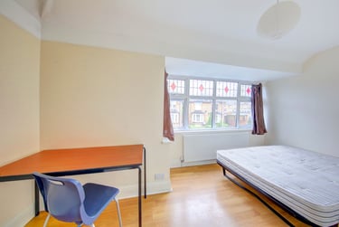 4 bed house, The Bittoms, City Centre, Kingston, KT12AR - Image 4