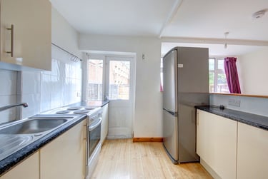 6 bed house, The Bittoms, City Centre, Kingston, KT12AR - Image 7