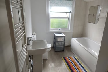 5 bed house, Marle Hill Parade, Francis Close Hall, Cheltenham, GL504LG - Image 8