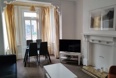 4 bed house, London Road, Kingsholme, Gloucester, GL13PB - Image 2