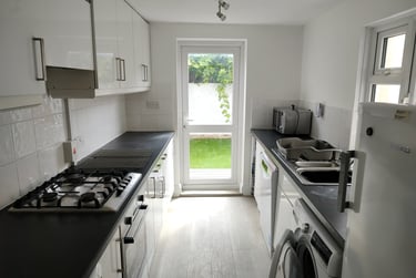 5 bed house, Marle Hill Parade, Francis Close Hall, Cheltenham, GL504LG - Image 5