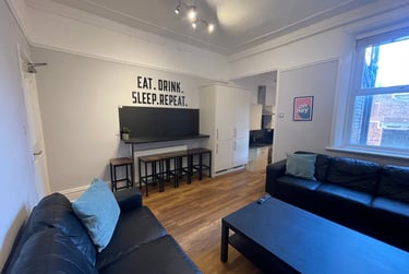 6 bed house, Oxnam Crescent, Spital Tongues, Newcastle, NE24LX - Image 1