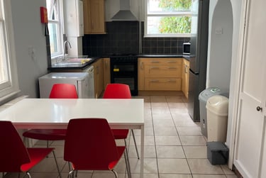 7 bed house, Raleigh Road, St Leonards, Exeter, EX11TQ - Image 2