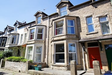 7 bed house, Hubert Place, City Centre, Lancaster, LA15PF - Image 1