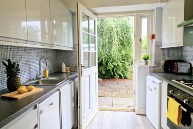 6 bed house, Villas Court, City Centre, Lancaster, LA11TR - Image 3