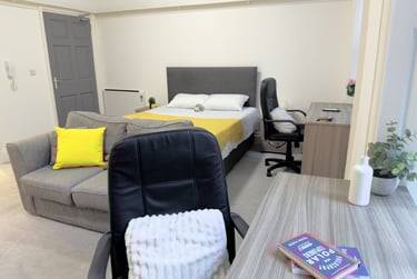 1 bed studio, Queen Square, City Centre, Lancaster, LA11RN - Image 1