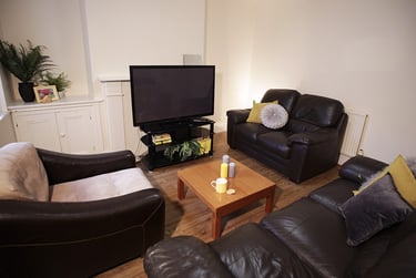 6 bed house, Portland Street, City Centre, Lancaster, LA11SY - Image 2