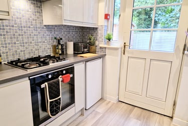 6 bed house, Villas Court, City Centre, Lancaster, LA11TR - Image 2