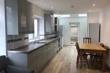 6 bed house, Hall Park, Scotforth, Lancaster, LA14SH - Image 2