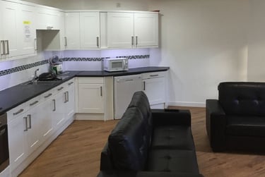 7 bed flat, Station Road, City Centre, Lancaster, LA15SJ - Image 2