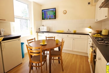 7 bed house, Hubert Place, City Centre, Lancaster, LA15PF - Image 3