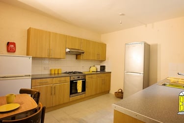 7 bed house, Hubert Place, City Centre, Lancaster, LA15PF - Image 4