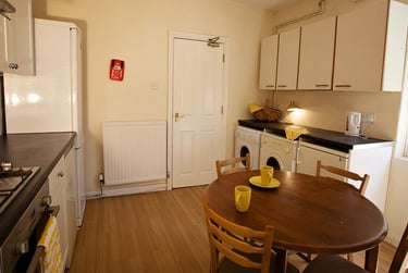 7 bed house, Hubert Place, City Centre, Lancaster, LA15PF - Image 5