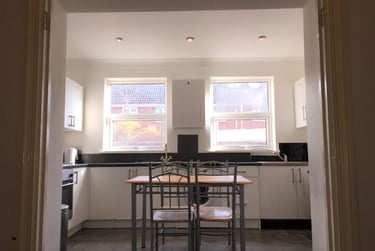 8 bed house, Edmund Road, Southsea, Portsmouth, PO40HZ - Image 2