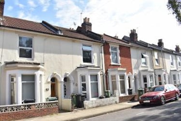 5 bed house, Fraser Road, University of Portsmouth, Portsmouth, PO51EE - Image 1