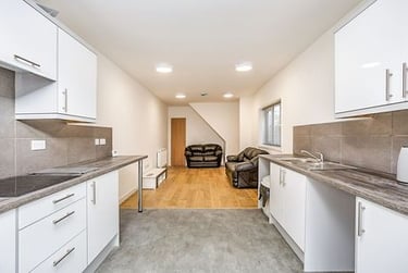 1 bed house, Telephone Road, Fratton, Portsmouth, PO40AZ - Image 1