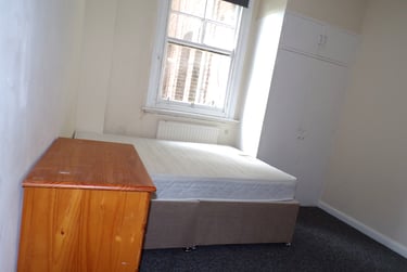 4 bed flat, Aylward Street, University of Portsmouth, Portsmouth, PO13PH - Image 9
