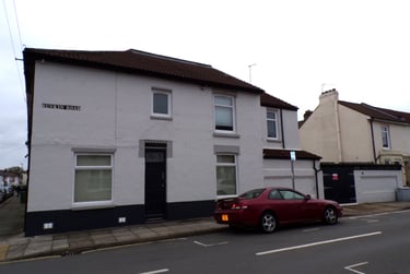 4 bed house, Carisbrooke Road, Fratton, Portsmouth, PO48RF - Image 1