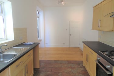 4 bed house, Highland Street, Southsea, Portsmouth, PO49NL - Image 2