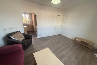 4 bed flat, Albert Road, Southsea, Portsmouth, PO40JW - Image 1