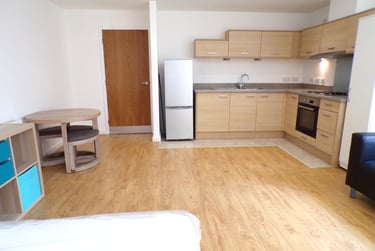 1 bed studio, Admiralty Road, University of Portsmouth, Portsmouth, PO13GT - Image 1