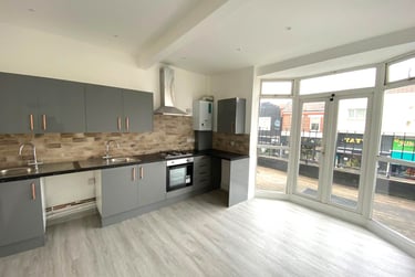 5 bed flat, Albert Road, Southsea, Portsmouth, PO52SN - Image 1