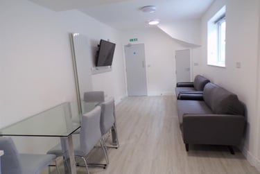 7 bed house, Norman Road, Southsea, Portsmouth, PO40LP - Image 1