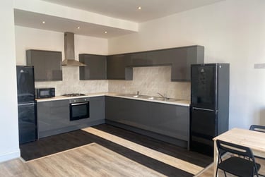 6 bed flat, Osborne Road, Southsea, Portsmouth, PO53LT - Image 1