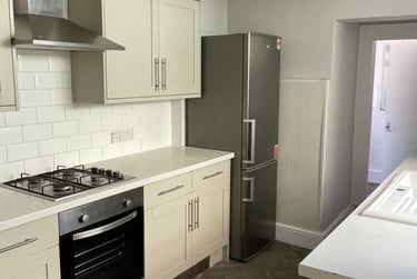 4 bed house, Bath Road, Southsea, Portsmouth, PO40HX - Image 1