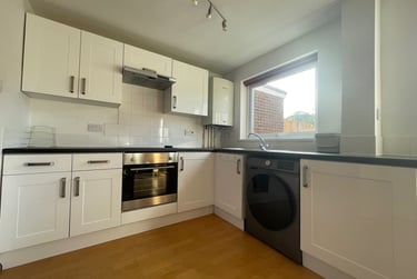 3 bed house, Bishops Way, St dunstans, Canterbury, CT28DS - Image 2